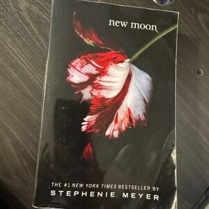 New Moon by Stephenie Meyer